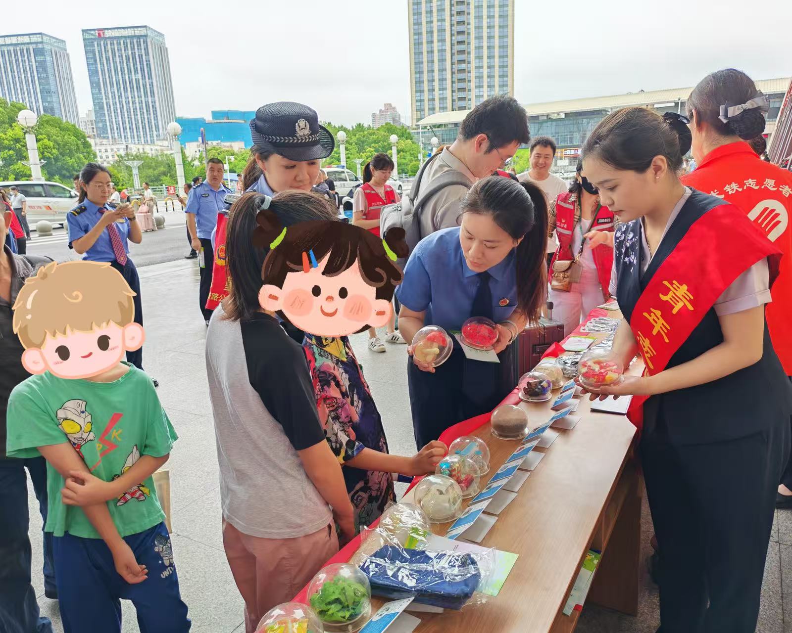 法治课堂进站段 移动宣传护青春